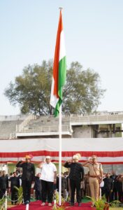 कोल्हापुरात महाराष्ट्र व कामगार दिनानिमित्त पालकमंत्री हसन मुश्रीफ यांच्या हस्ते शासकीय ध्वजारोहण..!