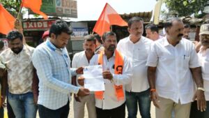 शिवसेना ठाकरे पक्षाचे सार्वजनिक बांधकाम विभागाला निवेदन…