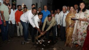 खास. महाडिक यांच्या निधीतून मंजुर झालेल्या विकास कामांचा युथ आयकॉन कृष्णराज महाडिक यांच्यासह हस्ते शुभारंभ
